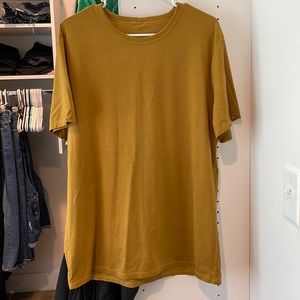 Men’s Lululemon fundamental tee